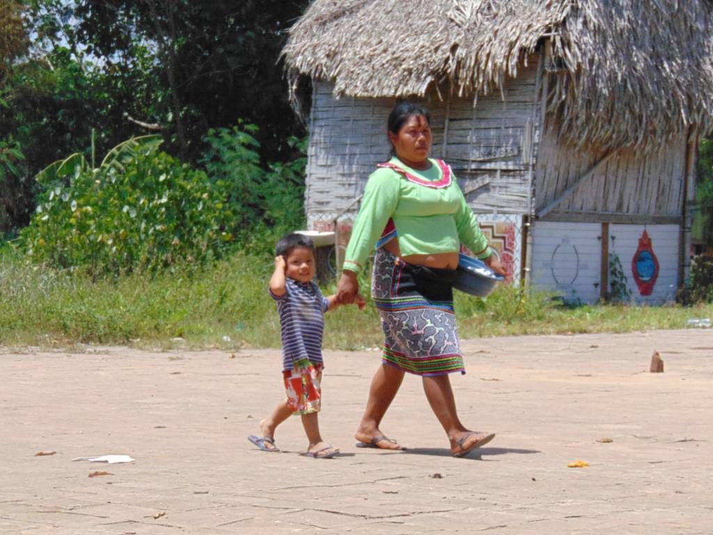 Peru Amazonları'nda yaşayan Shipibo kadını