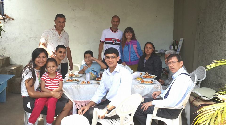 Güney Amerika'ya ilk ayak bastığımda Couchsurfing ile tanıştığım Fernando'nun evinde konakladım. Pazar yemeği için bütün aile bir araya gelmişti ve ben de ailenin bir üyesi oluvermiştim hemen.